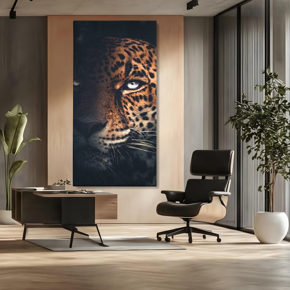 Tablou canvas cu tablou canvas cu ochiul de jaguar, fara rama, pe sasiu de lemn, pe perete intr-un birou